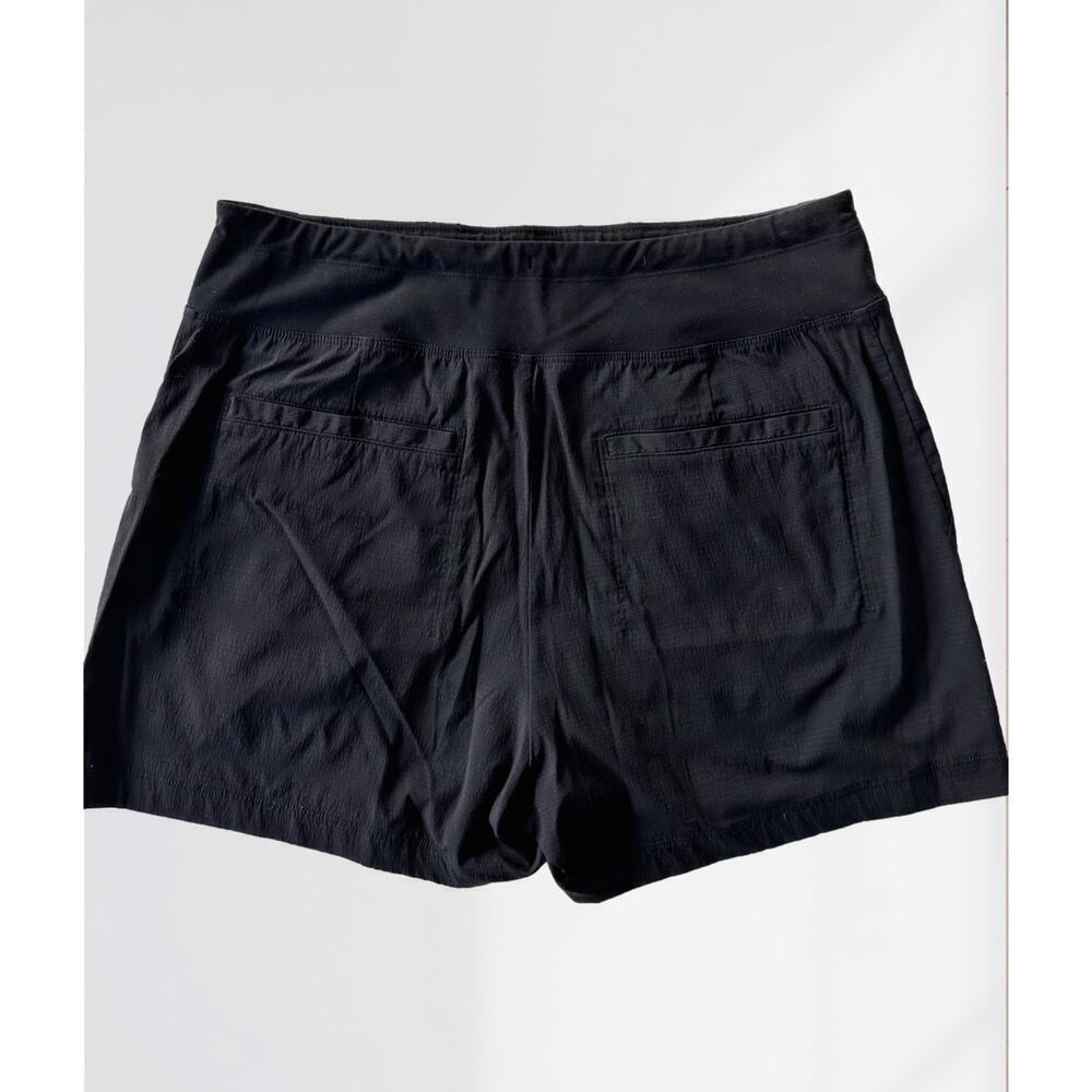 ATHLETA Trekkie North Mid-Rise Black Shorts, Size 8 - Picture 3 of 10
